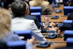 Депутатите оставиха автоматичното си увеличение: заплатите им ще растат на всеки три месеца