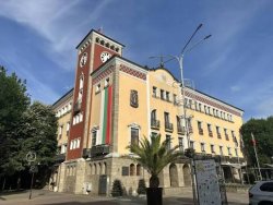 Само онкоболницата в Хасково остава на минус: загубата пада, но рискът не изчезва