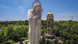 Започна защитната обработка на монумента &bdquo;Света Богородица&ldquo; в Хасково