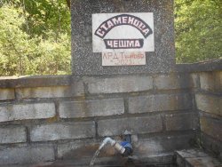 Ловците в Тънково върнаха водата в Стаменовата чешма: сондаж на 4 метра спаси пресъхнал извор