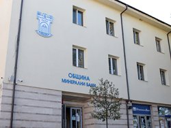 350 000 евро за &bdquo;пасища&ldquo;, а на терен &ndash; къща: задържаха бивш шеф на общински съвет в Минерални бани