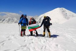 Хасково покори 7134 м: трима алпинисти стъпиха на връх Ленин без водач