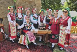 &bdquo;Китна Тракия&ldquo; удари конкуренцията: две първи места от Националния фолклорен фестивал в Баня