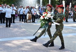 Хасково отбеляза Съединението: венци, военен строй и послание &bdquo;съдбата е в наши ръце&ldquo;