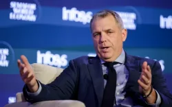 Сделката за активите на &bdquo;Лукойл&ldquo; в Европа се разпадна: Carlyle се отказва, на сцената излиза милиардерът Тод Боули
