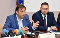 Държавата влиза във ВиК кризата в Хасковско: пари за нови тръби, но и строг контрол