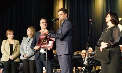 75 години на сцената: Забавно-духовият оркестър напълни театъра в Димитровград